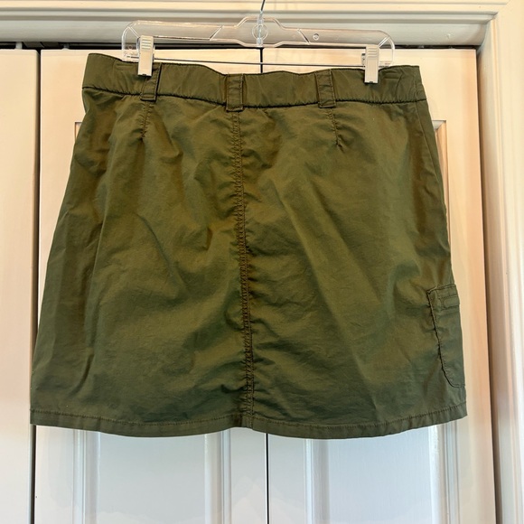 Croft & Borrow army green skort with button pockets & zipper pocket, 14 - Picture 2 of 11
